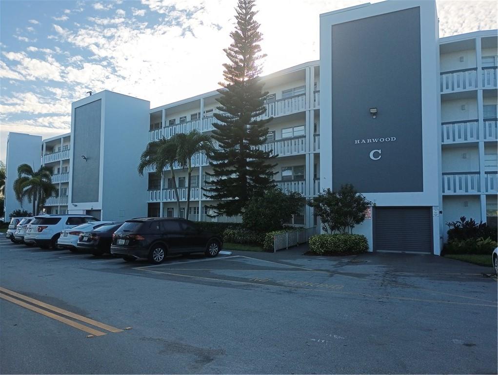 First floor unit needs EXTENSIVE rehab.  Priced to sell.  EZ to show vacant see showing time. Great for investor or handy person to update and repair.