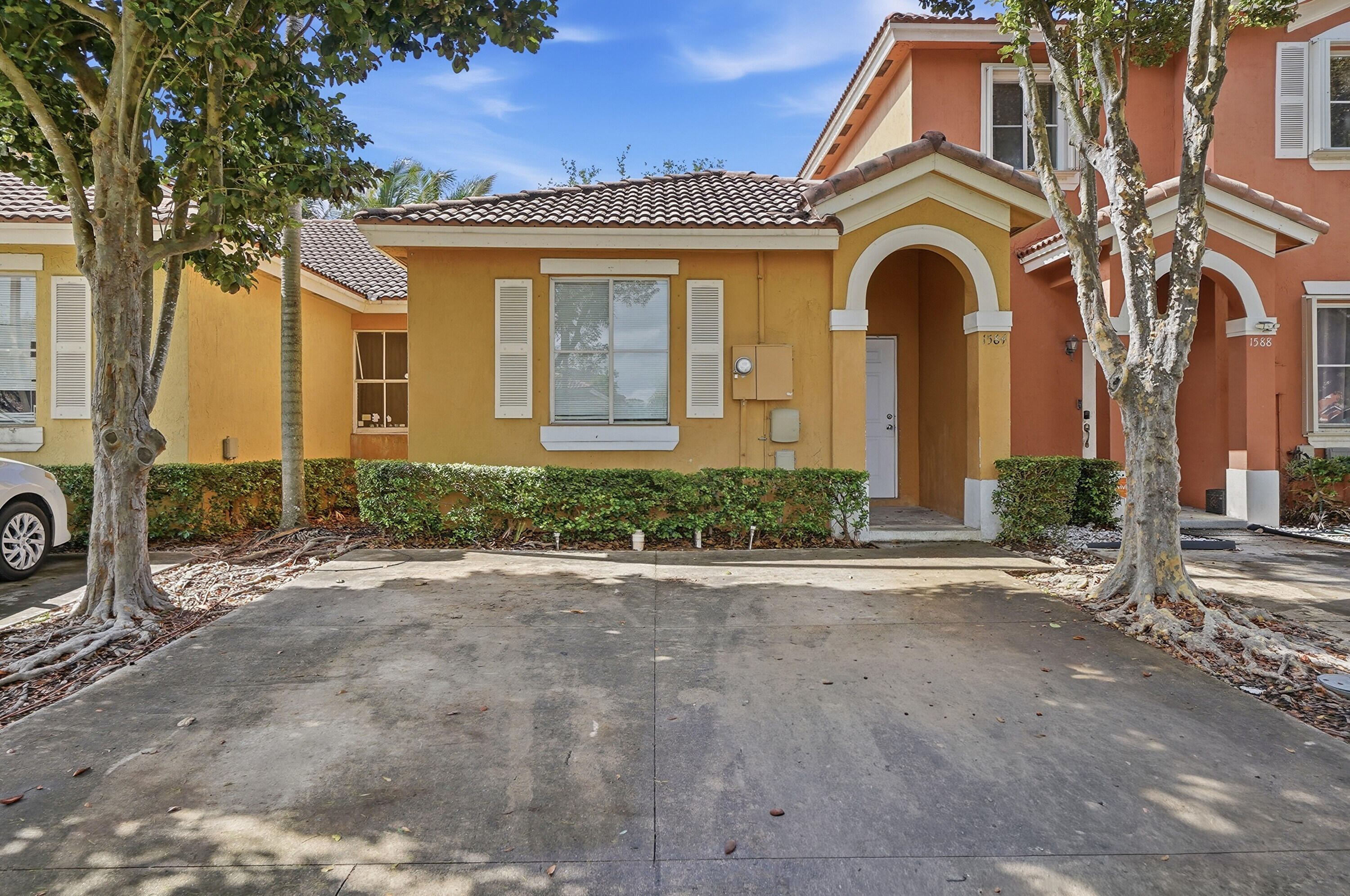 MOWRY VILLAS - Residential