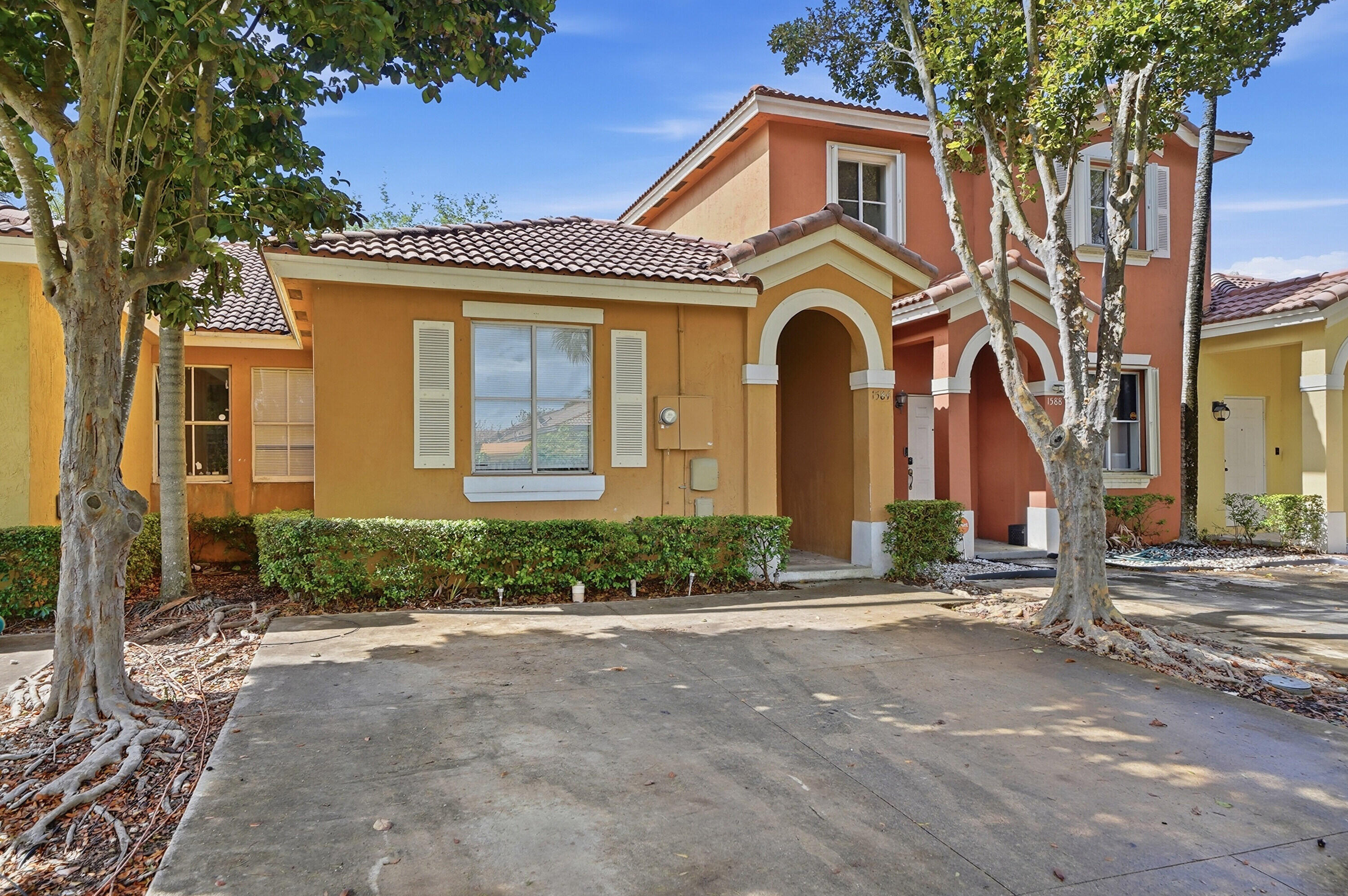 MOWRY VILLAS - Residential