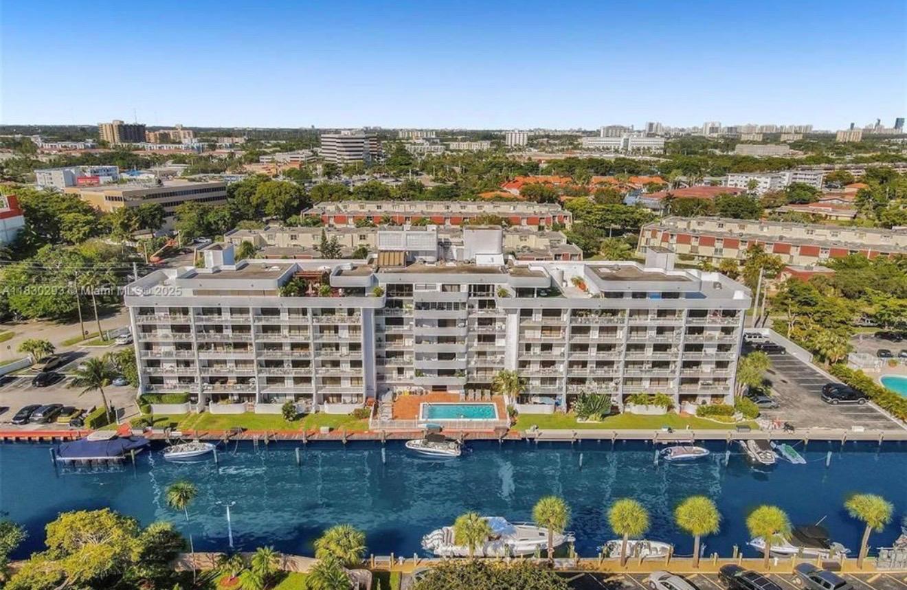 CRICKET CLUBHOUSE CONDO - Residential