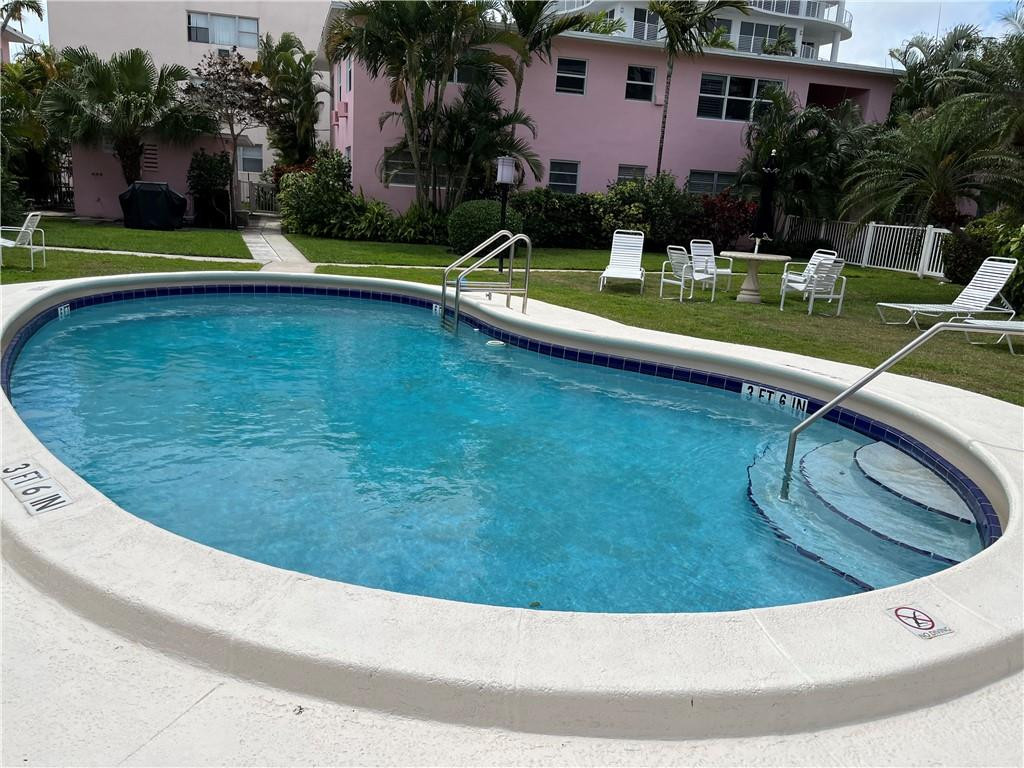 Just Blocks from the beach!  1BR/1BA Partially Furnished , Pool, BBQ,Common Laundry,New A/C and new water tank. 55+ Community.