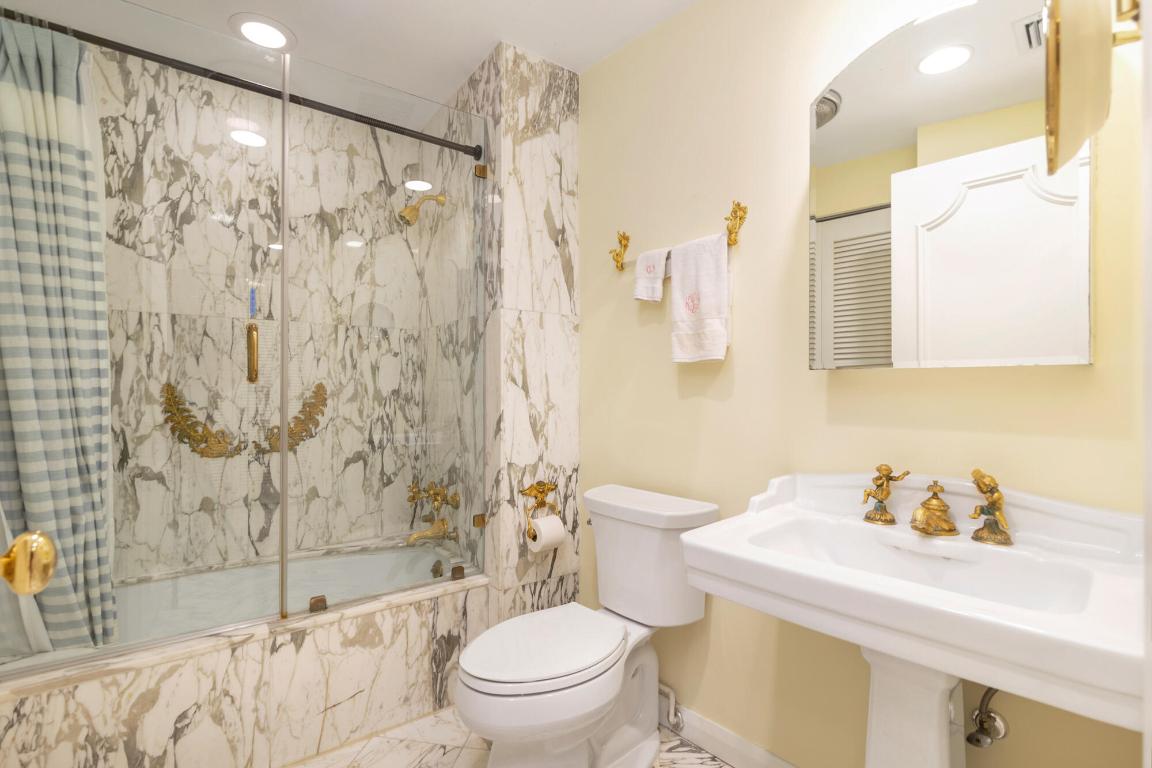 ONE ROYAL PALM - Residential
