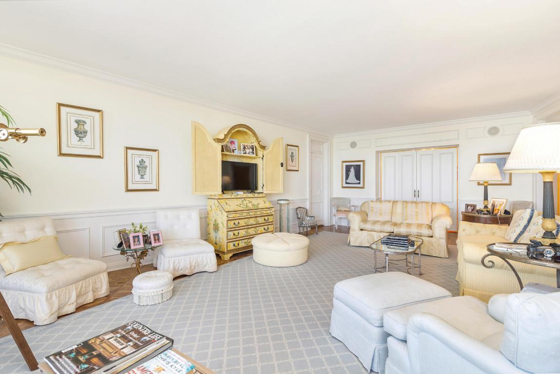 ONE ROYAL PALM - Residential