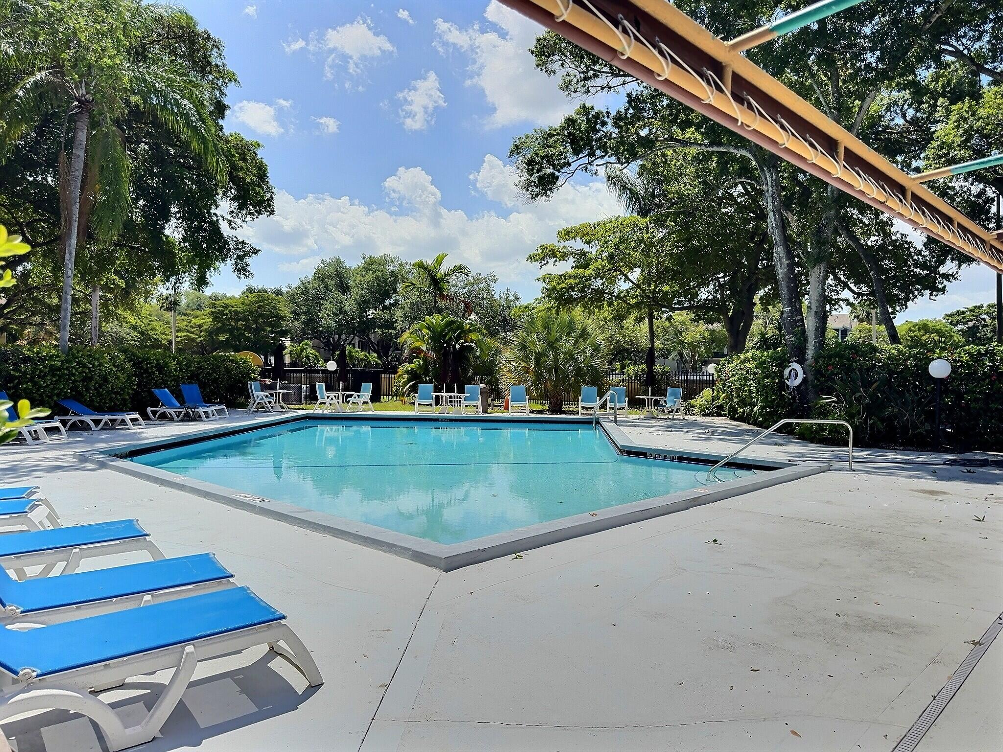 OAKLAND FOREST CLUB CONDO - Residential