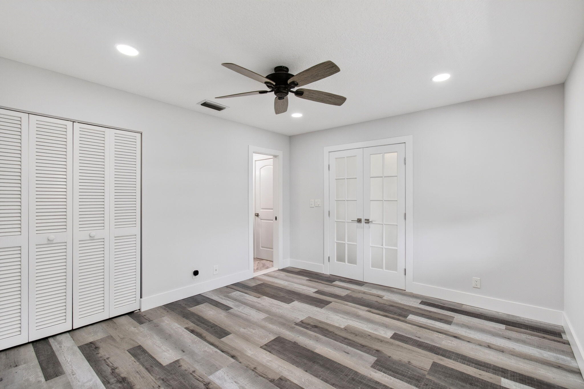 PALM GREENS AT VILLA DEL RAY CONDO - Residential