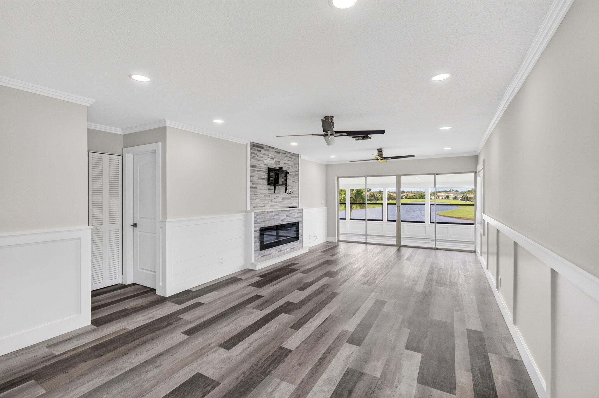 PALM GREENS AT VILLA DEL RAY CONDO - Residential