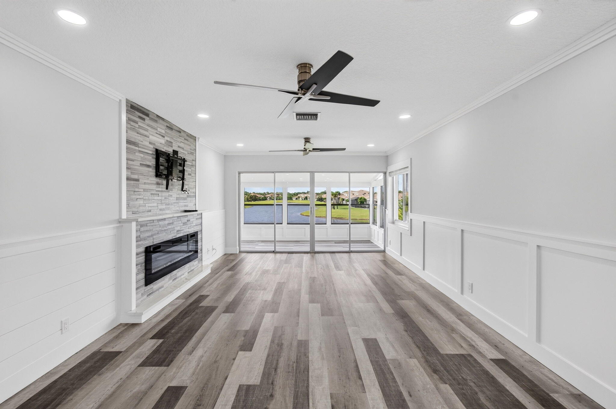 PALM GREENS AT VILLA DEL RAY CONDO - Residential