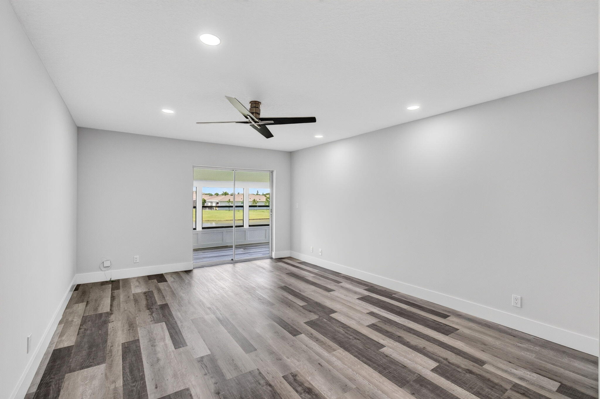 PALM GREENS AT VILLA DEL RAY CONDO - Residential