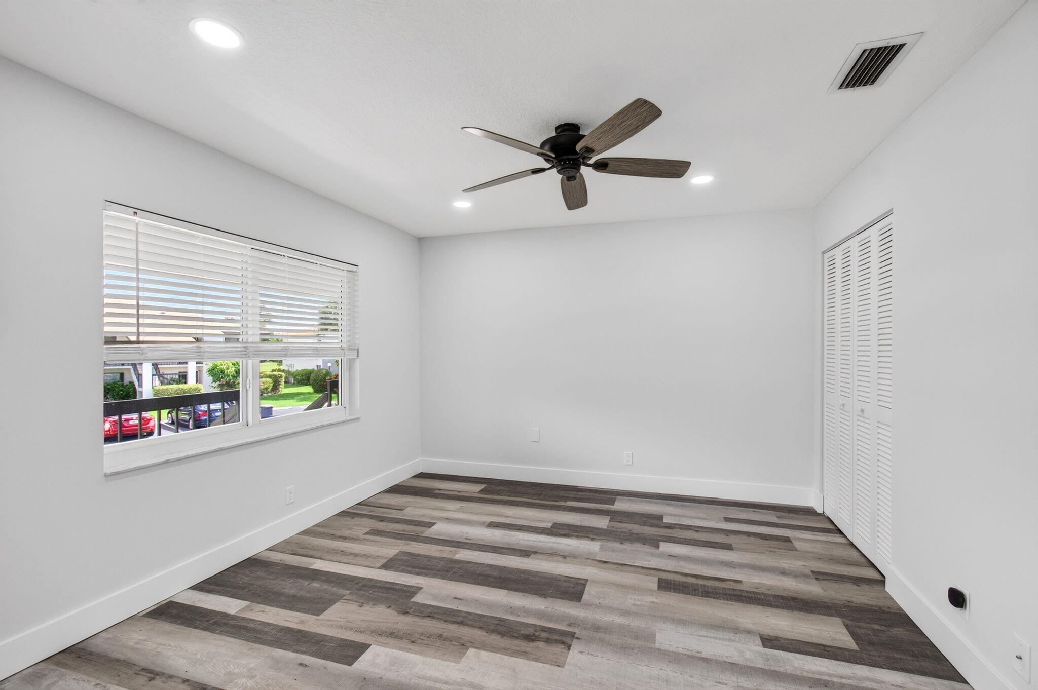 PALM GREENS AT VILLA DEL RAY CONDO - Residential