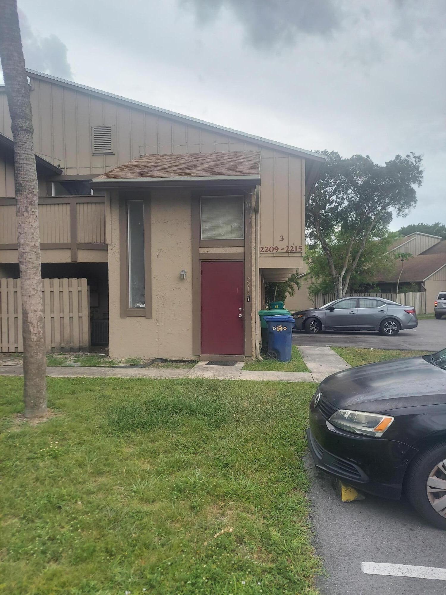 WOW!!! THIS IS AN EXCELLENT INVESTMENT OPPORTUNITY . A SUPER LARGE 3 BEDROOMS AND 2 BATHROOMS TOWNHOUSE WITH A GARAGE SPACE THAT IS AVAILABLE TO RENT IMMEDIATELY. DON'T MAKE THIS OPPORTUNITY PASS YOU TO OWN THIS TOWNHOUSE. THIS TOWNHOUSE IS IN CLOSE PROXIMITY TO SHOPPING AREAS ,SCHOOLS,HOSPITALS AND TO ALL MAJOR ROADWAYS. THIS PROPERTY IS CURRENTLY VACANT.