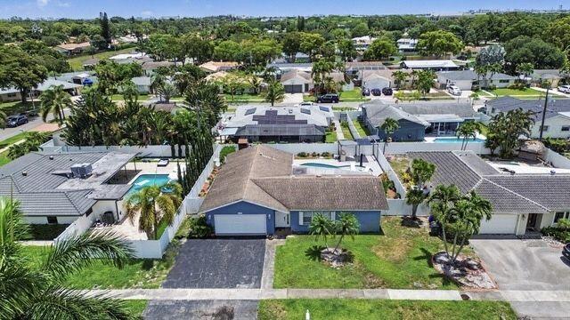 UNIVERSITY PARK COUNTRY CLUB ESTATES - Residential