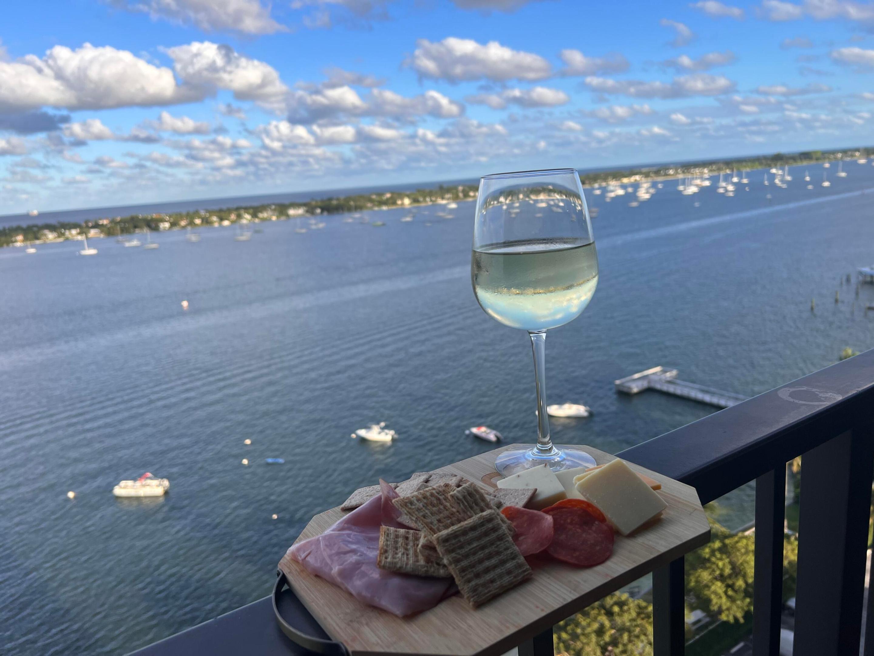 PALM BEACH HOUSE CONDO - Residential