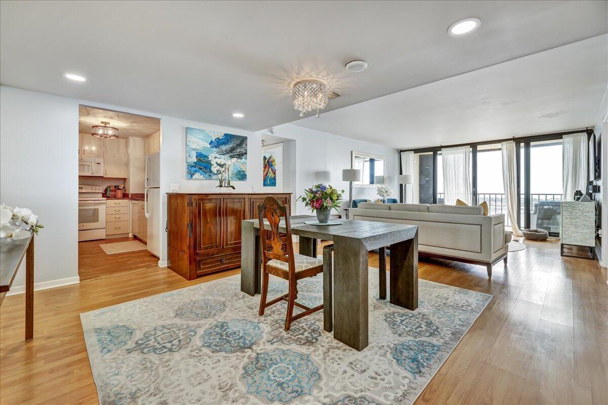 PALM BEACH HOUSE CONDO - Residential