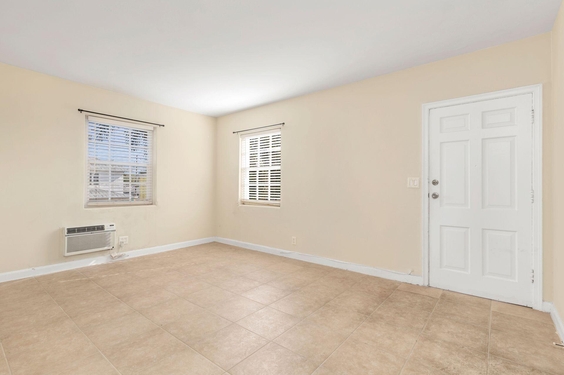 ESTATES OF SOUTH PALM BEACH - Residential