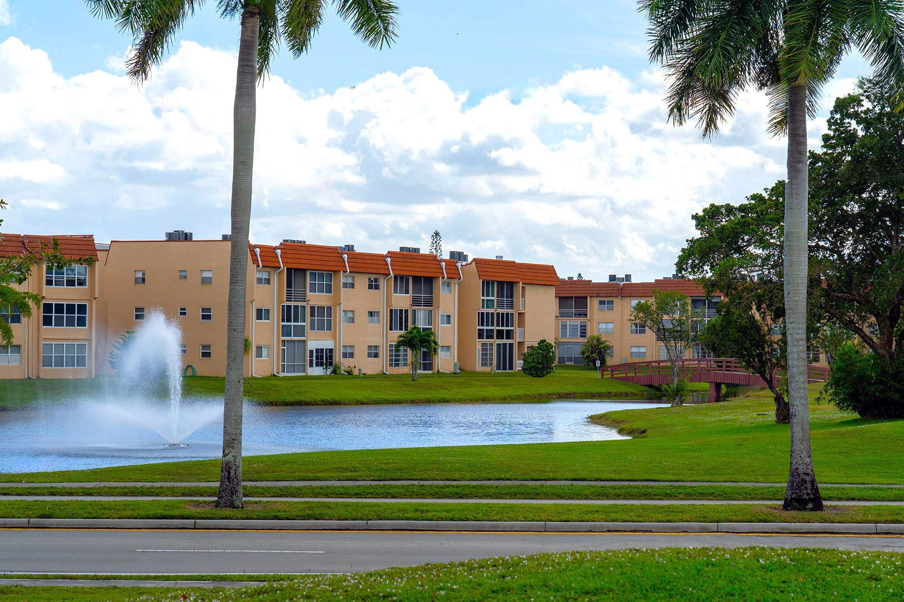 Discover comfort and convenience in this charming 1-bed 1-bath ground-floor condo in the desirable 55+ community of Sunrise Lakes Phase 3. The unit features a spacious bedroom with ample closet space, a well-appointed kitchen with a two-door refrigerator, and a dining area that opens into a bright living room with beautiful wood flooring. The enclosed patio is fully screened. This vibrant community offers excellent amenities, including a golf course, indoor and outdoor pools, recreation and billiard rooms, a fitness center, library, movie cinema, picnic areas, 24-hour security and more. Manicured lawns and peaceful ponds provide a pleasant setting for strolls. A variety of social activities—clubs, bingo, dances—create a lively and engaging atmosphere. Emotional Support Animals are allowed.