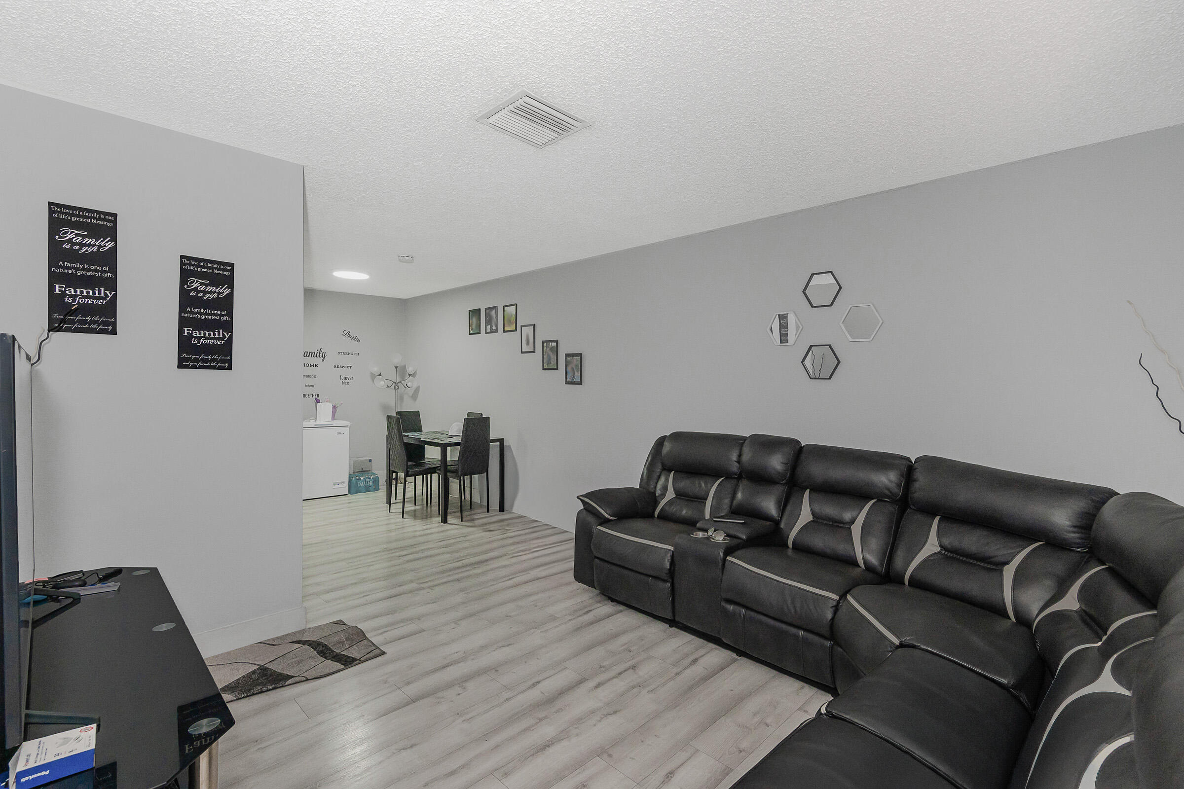 CASTLEWOOD - Residential Income