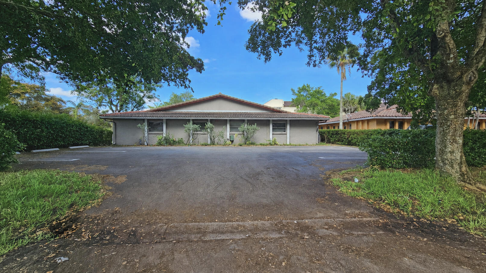 CASTLEWOOD - Residential Income
