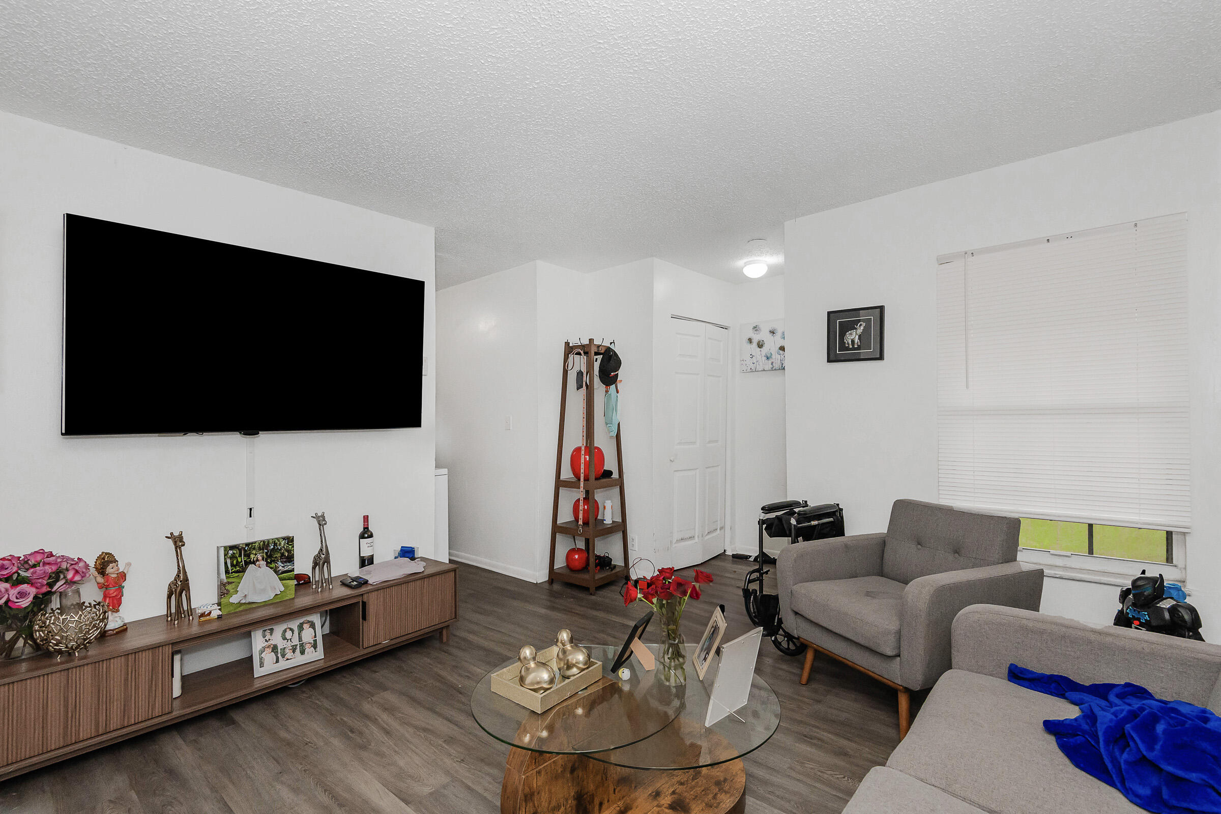 CASTLEWOOD - Residential Income