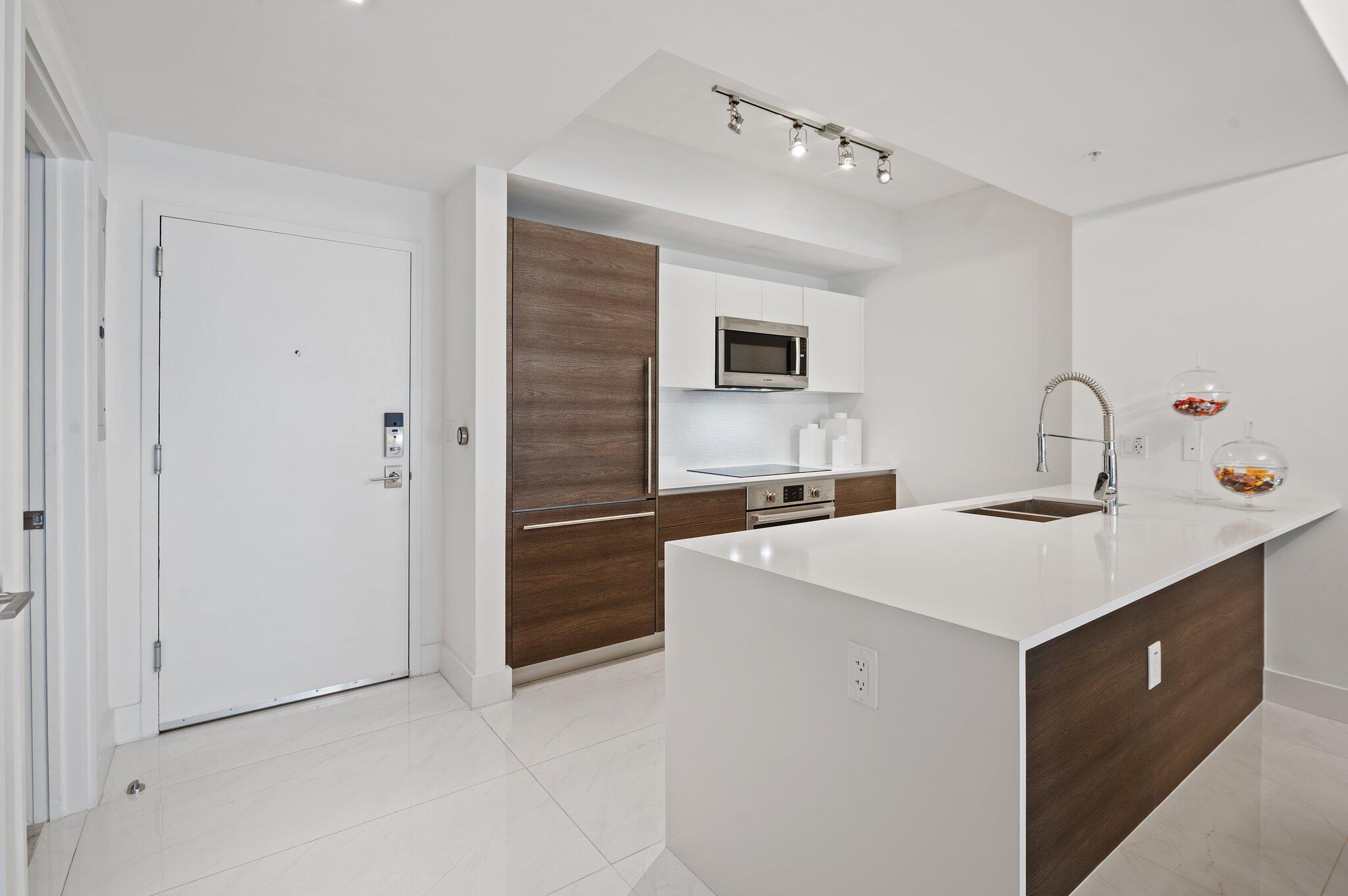 MERRICK MANOR CONDO - Residential Lease