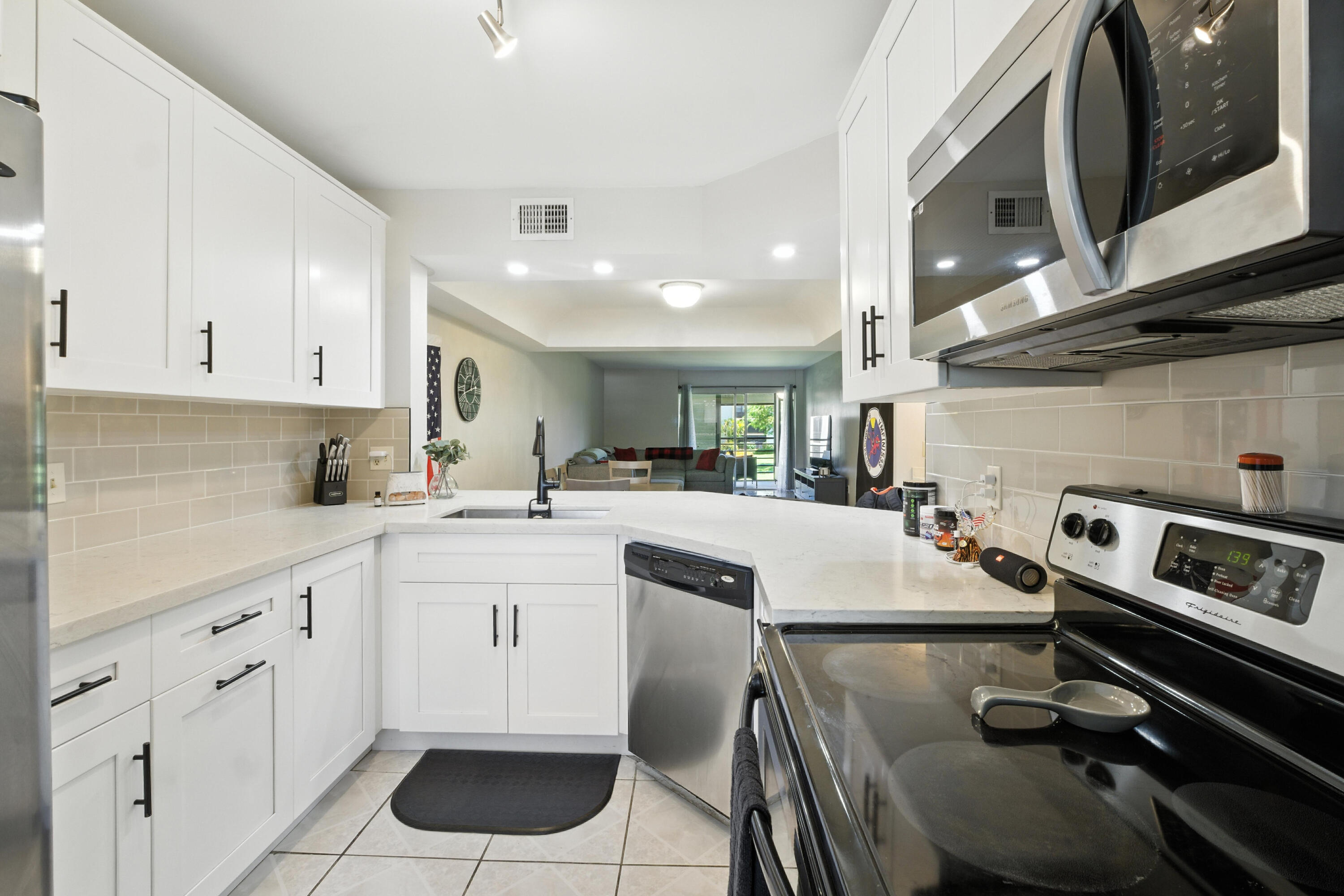 MOTIVATED SELLER!  SHORTSALE.   BEAUTIFUL 2/2 condo . Beautiful Kitchen w/ white cabinetry & GORGEOUS granite countertops and formal dining area. A/C and WATER HEATER. 2 yrs old. Spacious Master Suite, Oversized customed Walk-in Closet, new bath tiles , Newer Vanities, Custom Tilework, Modern Lighting, Generous Guest Room. Slide open the glass door and relax on the screened balcony that has shutters, overseeing a breathtaking view of the beautiful pool, garden & lake.