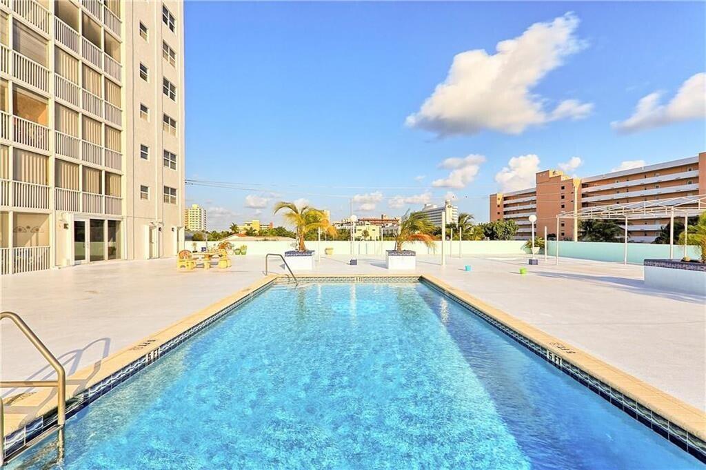 INTRACOASTAL TOWER - Residential