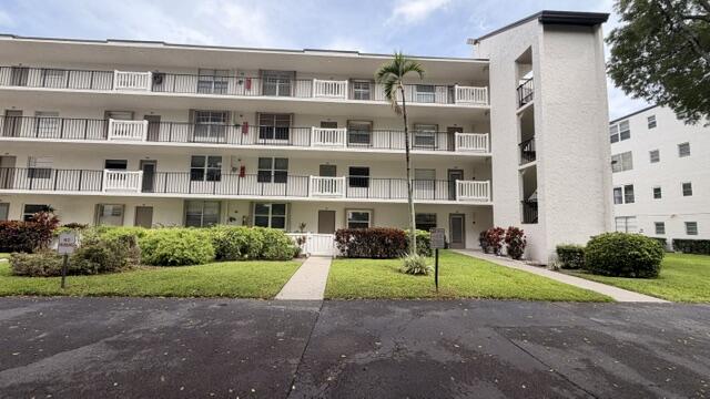 55+ COMMUNITY. unfurnished, Granite tops, renovated LOOKS LIKE A MODEL. BEST LOCATION,FIRST FLOOR VERY CLOSE TO POOL, LAKE VIEW, FRIENDLY ACTIVE COMMUNITY, CABLE WITH 8HBO, HSI & WATER INCLUDED IN MAINTENANCE, PUBLIC GOLF MANY COURSES NEARBY, BAR-B-QUEING ALLOWED AT CLUBHOUSE, NEAR PUBLIX SHOPPING CENTER, MOVIES, WORSHIP,RESTAURANTS. ACTIVE COMMUNITY WITH FITNESS, SAUNA, CARDS, THEATER, 2POOLS, LIBRARY, BILLIARDS, LOTS MORE APPLICATION & $150 FEE PER PERSON, INTERVIEW, INSURANCE, 700+ EXPERIAN CREDIT REPORT