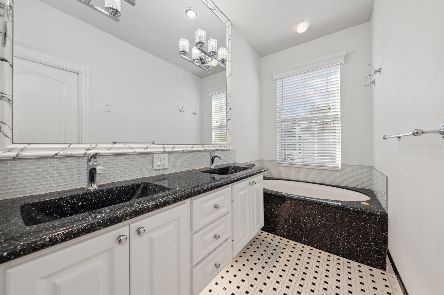 CATALINA LAKES - Residential