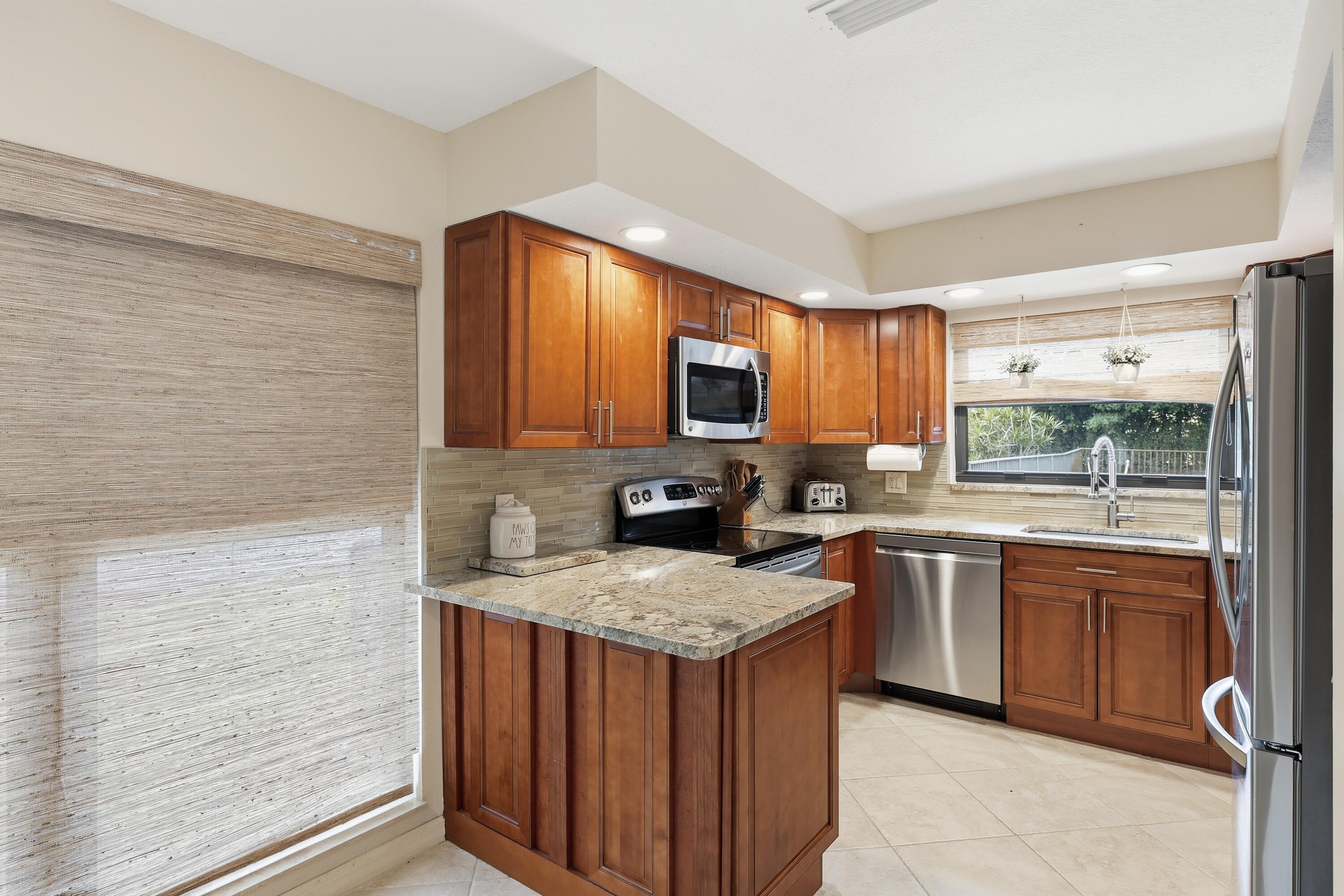 EASTPOINTE COUNTRY CLUB 8 - Residential