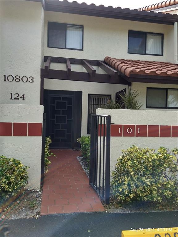 Most desired Boynton's Beach hidden gem community has now one GROUND FLOOR Quad unit for sale. This will not last very long so we are taking offers this weekend from Friday to Monday August 27-30th. Walk into your private front-gated entrance and feel right at home . This unit is LAKEFRONT, ABSOLUTELY OPEN AND BRIGHT, LIKE A SUN SHINY DAY! Move-in ready! The Eat-in kitchen, formal dining, large family room all over-looking the beautiful LAKE AND TREES! Laundry inside and also a separate large storage unit just outside the front door. Feel like you are living in your own private paradise but still have the options to joint in the amenities with your neighbors if you choose! Lots of clubhouse activities and clubs!Call with any questions! SEND YOUR OFFER!