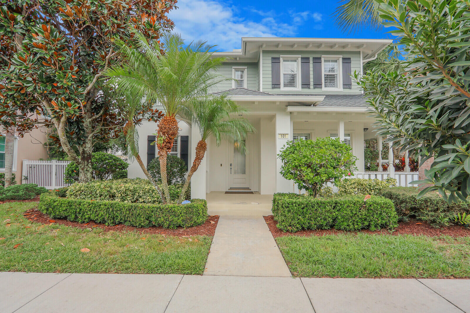 Beautiful 5-bedroom, 4-bath pool home with a separate apartment above garage, located on a desirable corner lot in the Martinique section of Abacoa in Jupiter. Offering 3,126 sq. ft. of spacious living, this home features an open floor plan, abundant natural light, and a stunning resort-style pool perfect for entertaining and enjoying the South Florida lifestyle. The private above garage apartment offers excellent flexibility for guests or extended family. Conveniently located near downtown Abacoa, dining, shopping, golf, beaches, and top-rated schools.