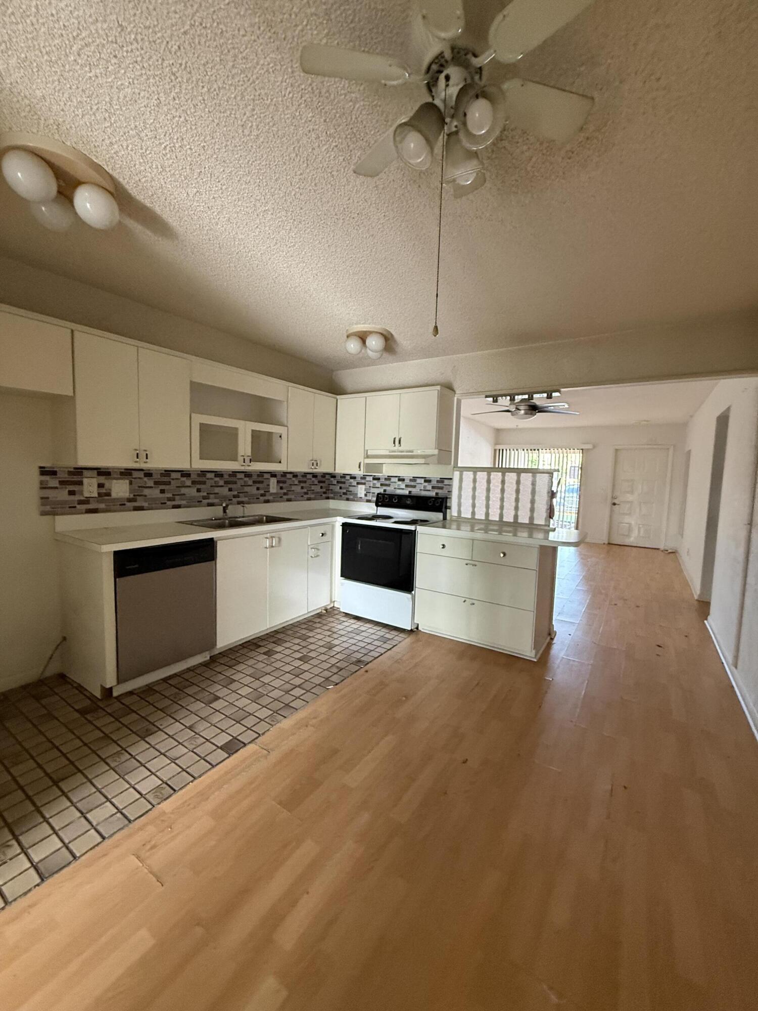 FOREST HILL VILLAS GARDEN CONDO - Residential