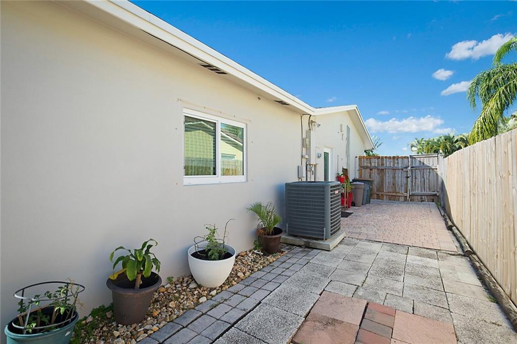Coral Villas 47-45 B - Residential