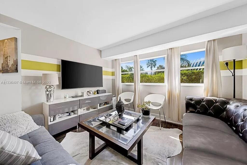 OCTAGON TOWERS I CONDO - Residential