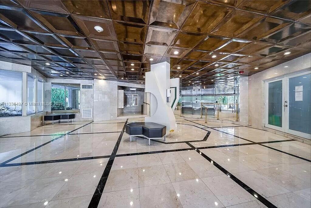 OCTAGON TOWERS I CONDO - Residential