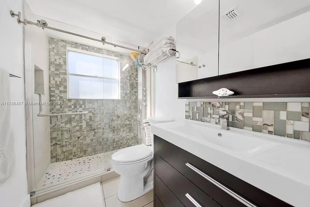 OCTAGON TOWERS I CONDO - Residential