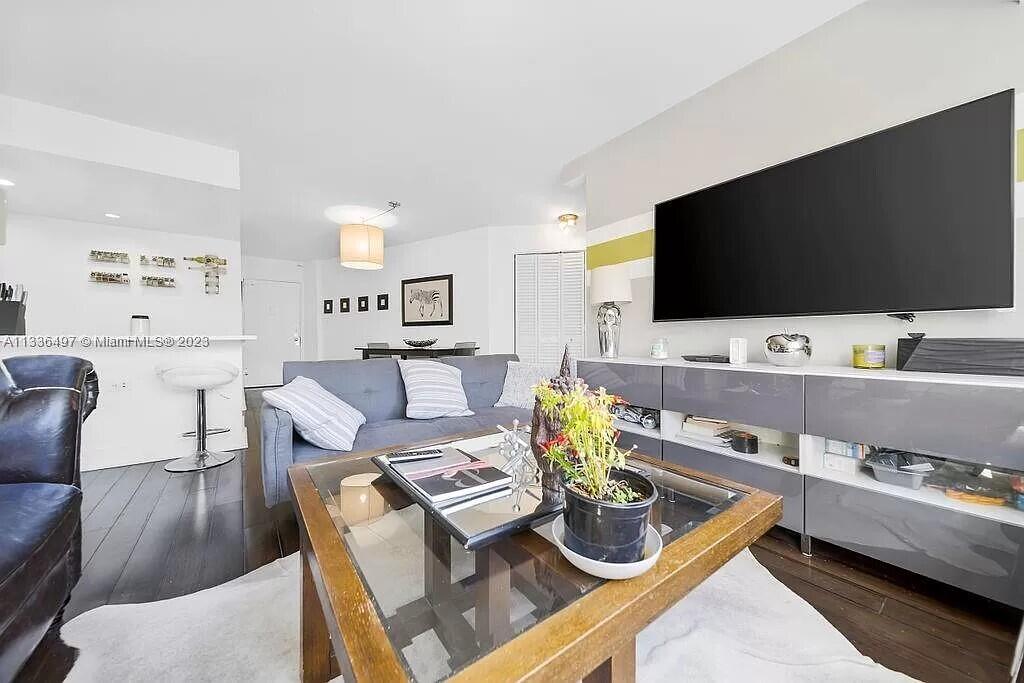 OCTAGON TOWERS I CONDO - Residential