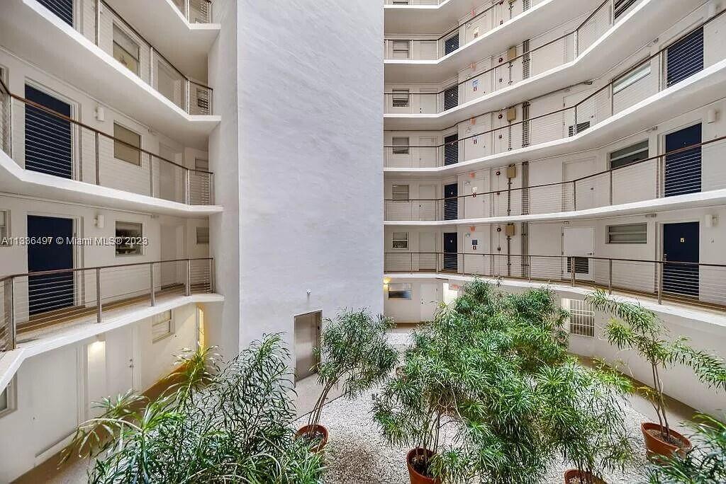 OCTAGON TOWERS I CONDO - Residential