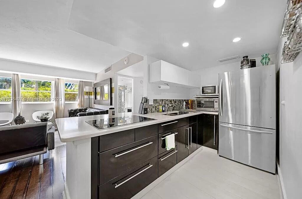 OCTAGON TOWERS I CONDO - Residential