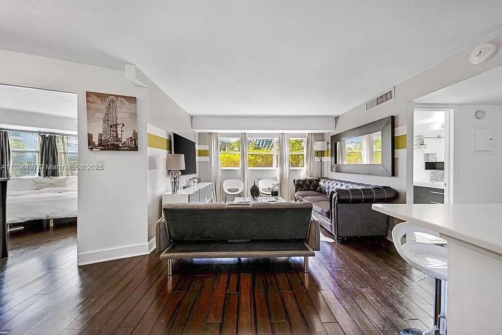 OCTAGON TOWERS I CONDO - Residential