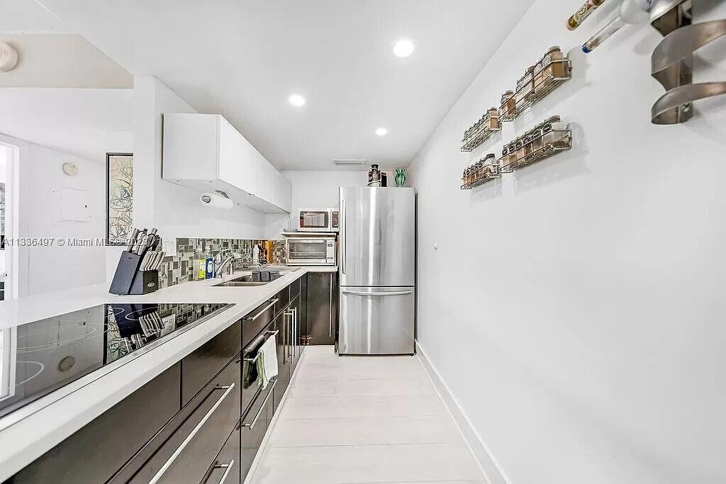 OCTAGON TOWERS I CONDO - Residential