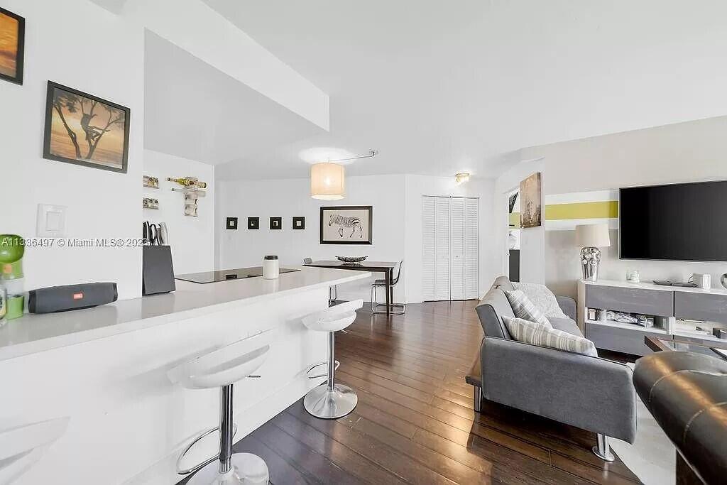 OCTAGON TOWERS I CONDO - Residential