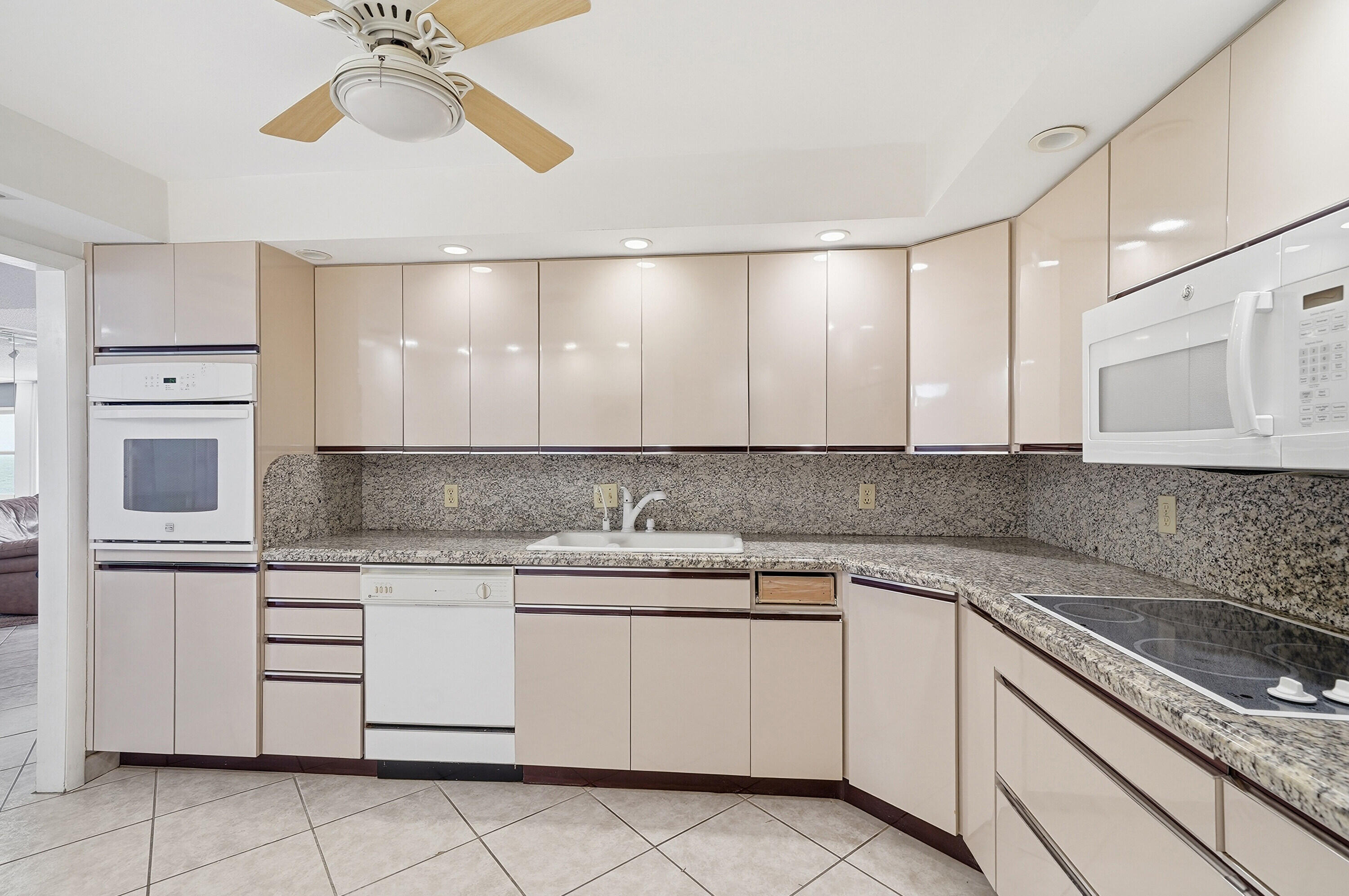 PLAYA DEL MAR CONDO - Residential Lease