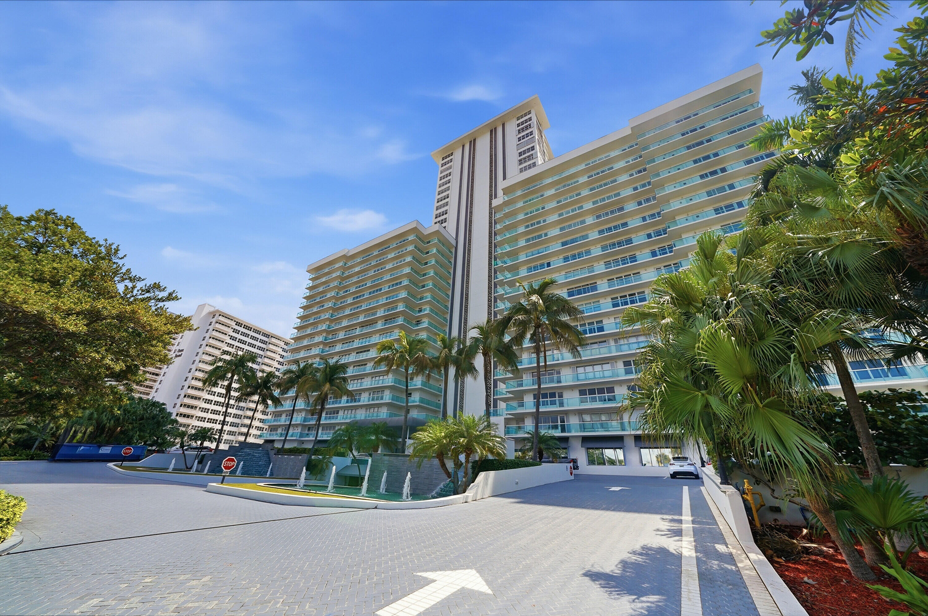 Two bedroom/2 bathroom furnished in prestigious Playa Del Mar. Impact windows, Split two- bedroom floor plan. Washer/Dryer inside unit large balcony with glass railings. Condo offers great amenities including a heated Spectacular pool & common areas including 2 exercise rooms, Lobby secured 24/7, located right on the ocean in walking neighborhood, close to grocery stores, restaurants and more. City & ocean views, Experience the best of South Florida Living!