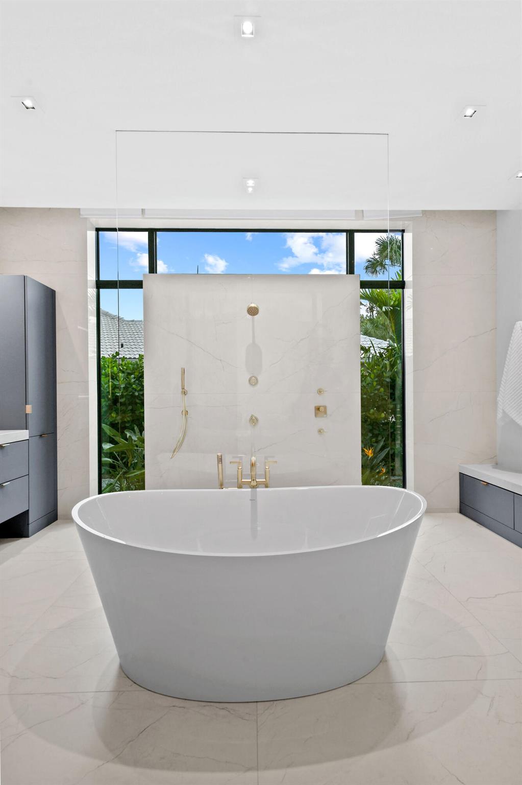 ADMIRALS COVE - Residential