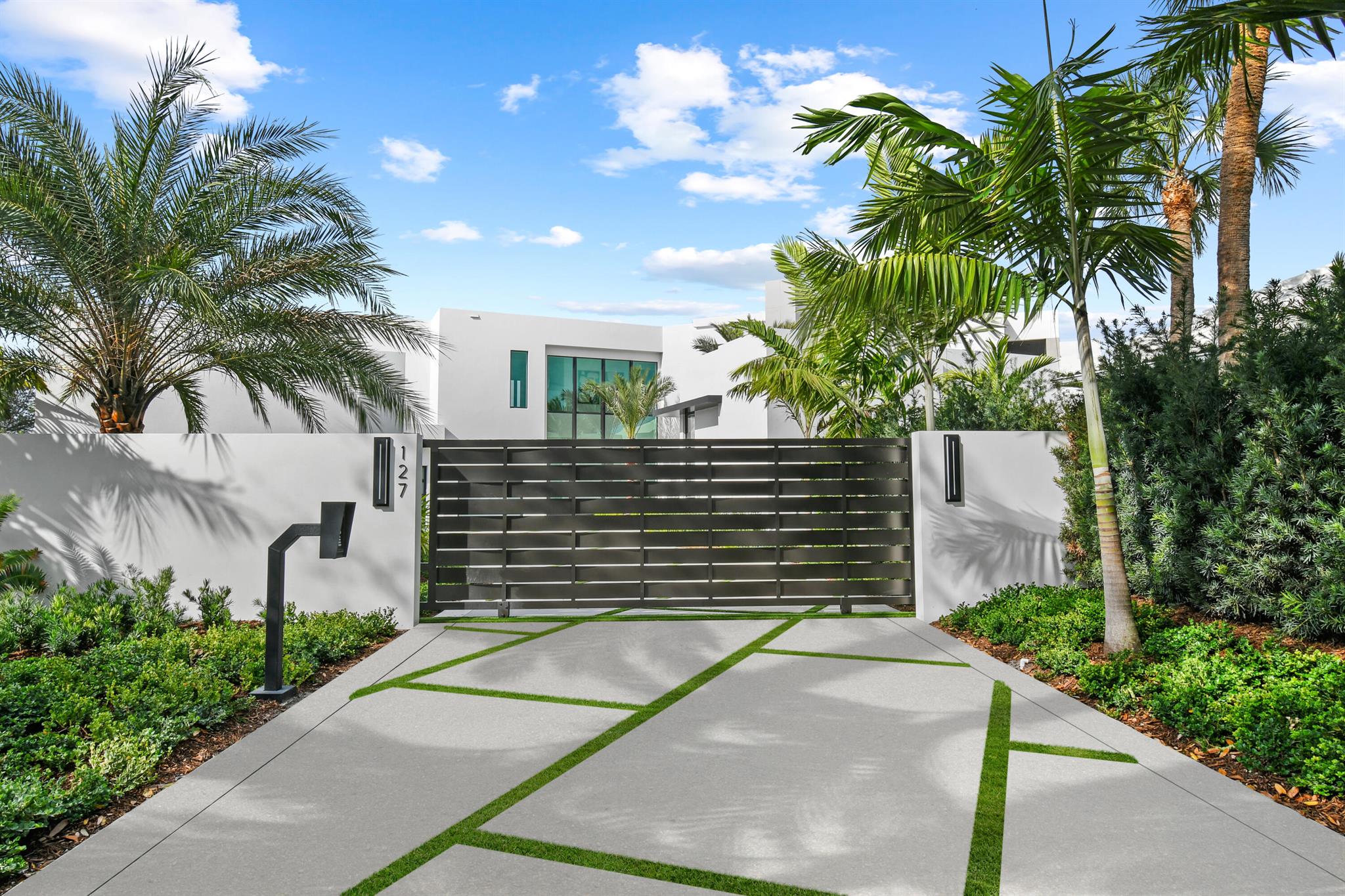 ADMIRALS COVE - Residential