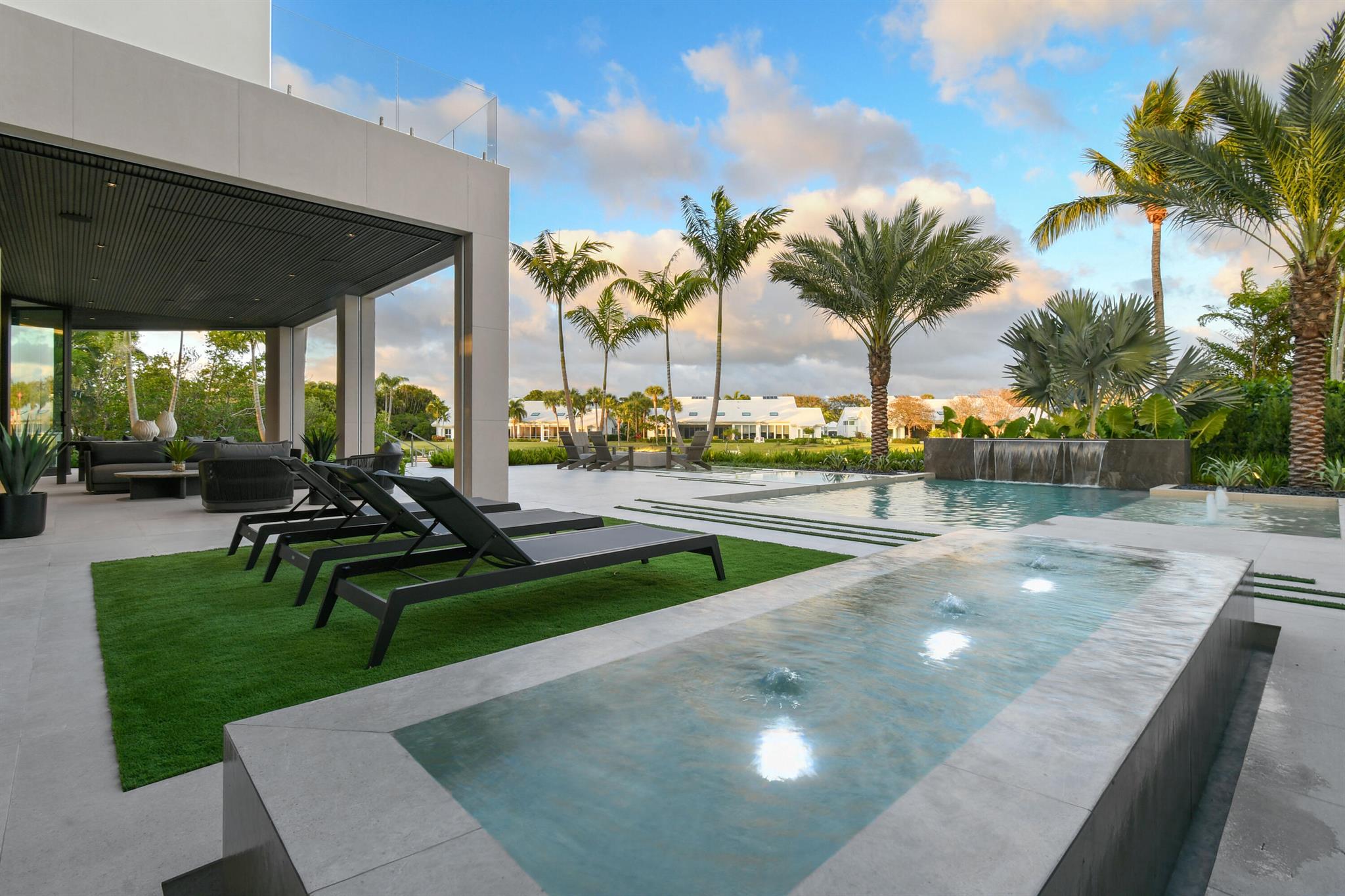 ADMIRALS COVE - Residential