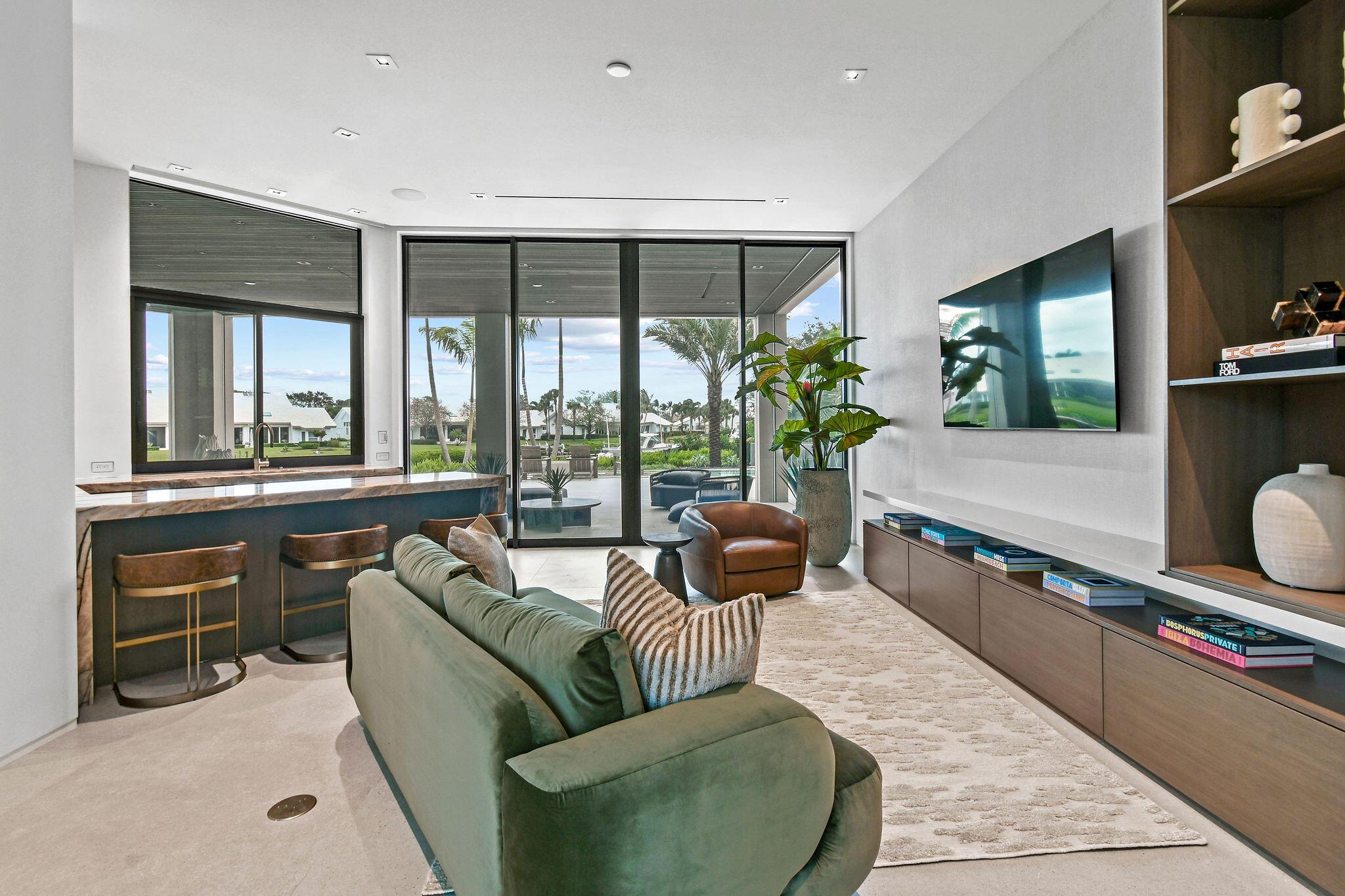 ADMIRALS COVE - Residential