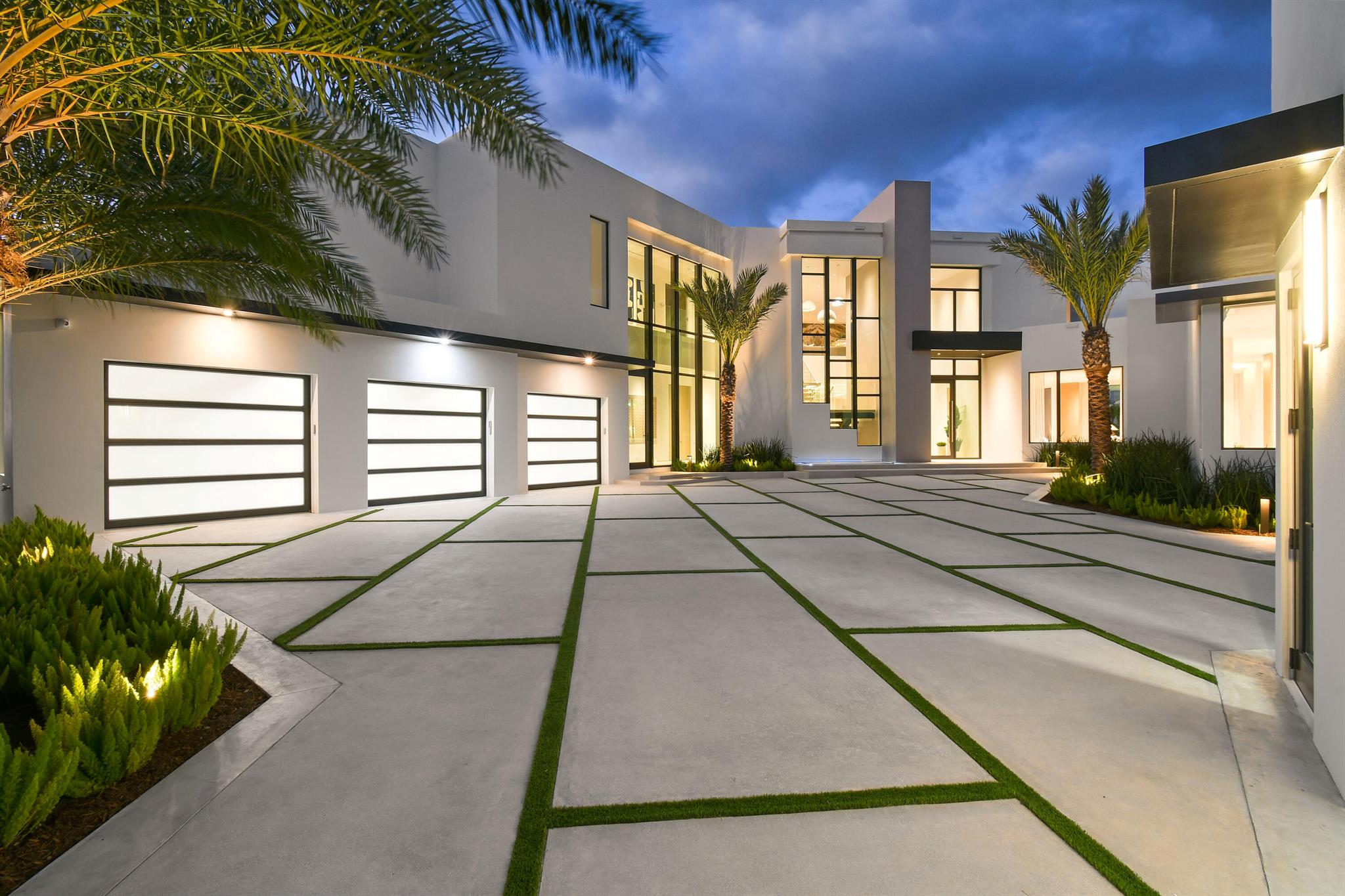 ADMIRALS COVE - Residential