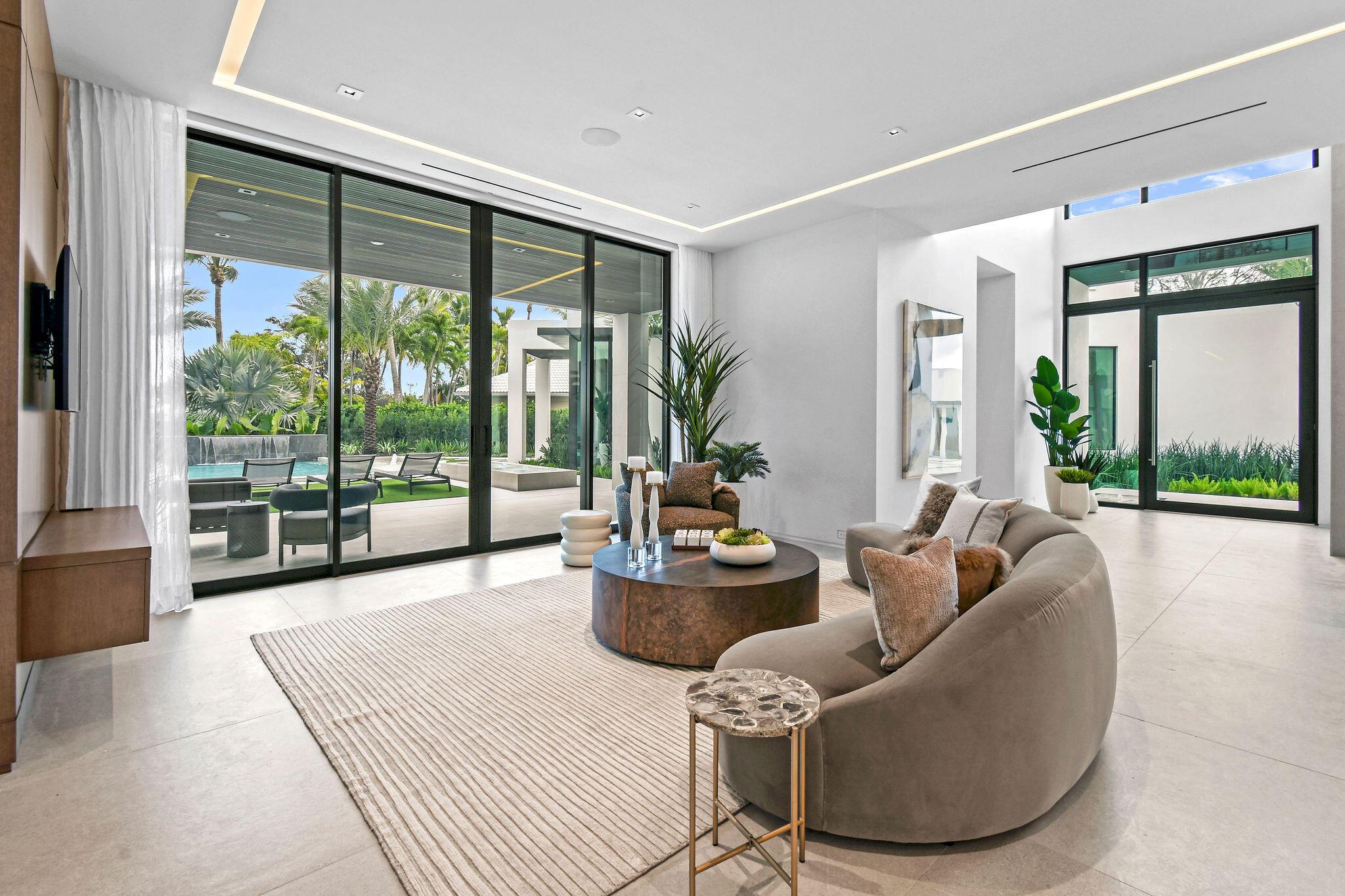 ADMIRALS COVE - Residential
