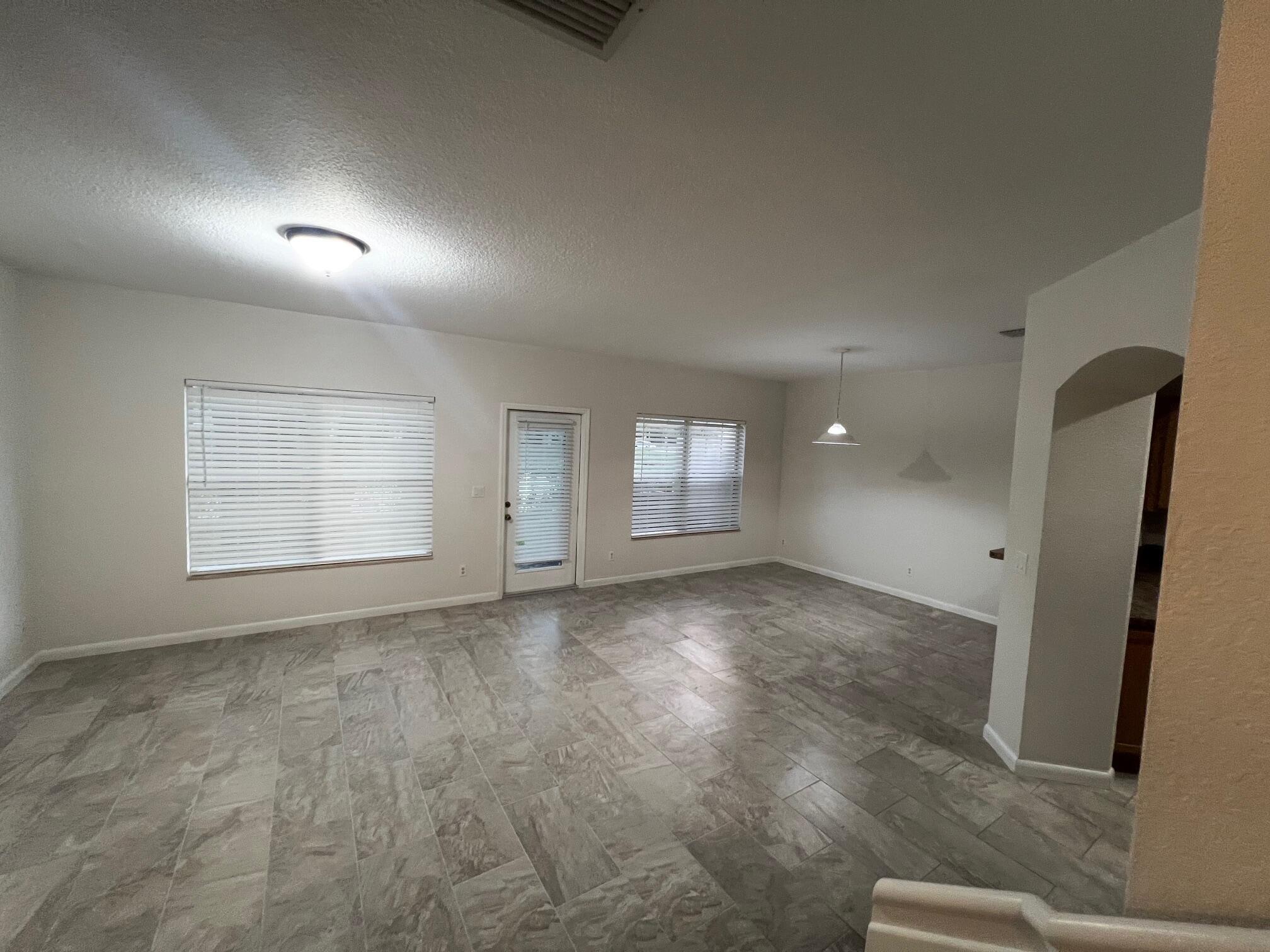 VERONA PALMS - Residential
